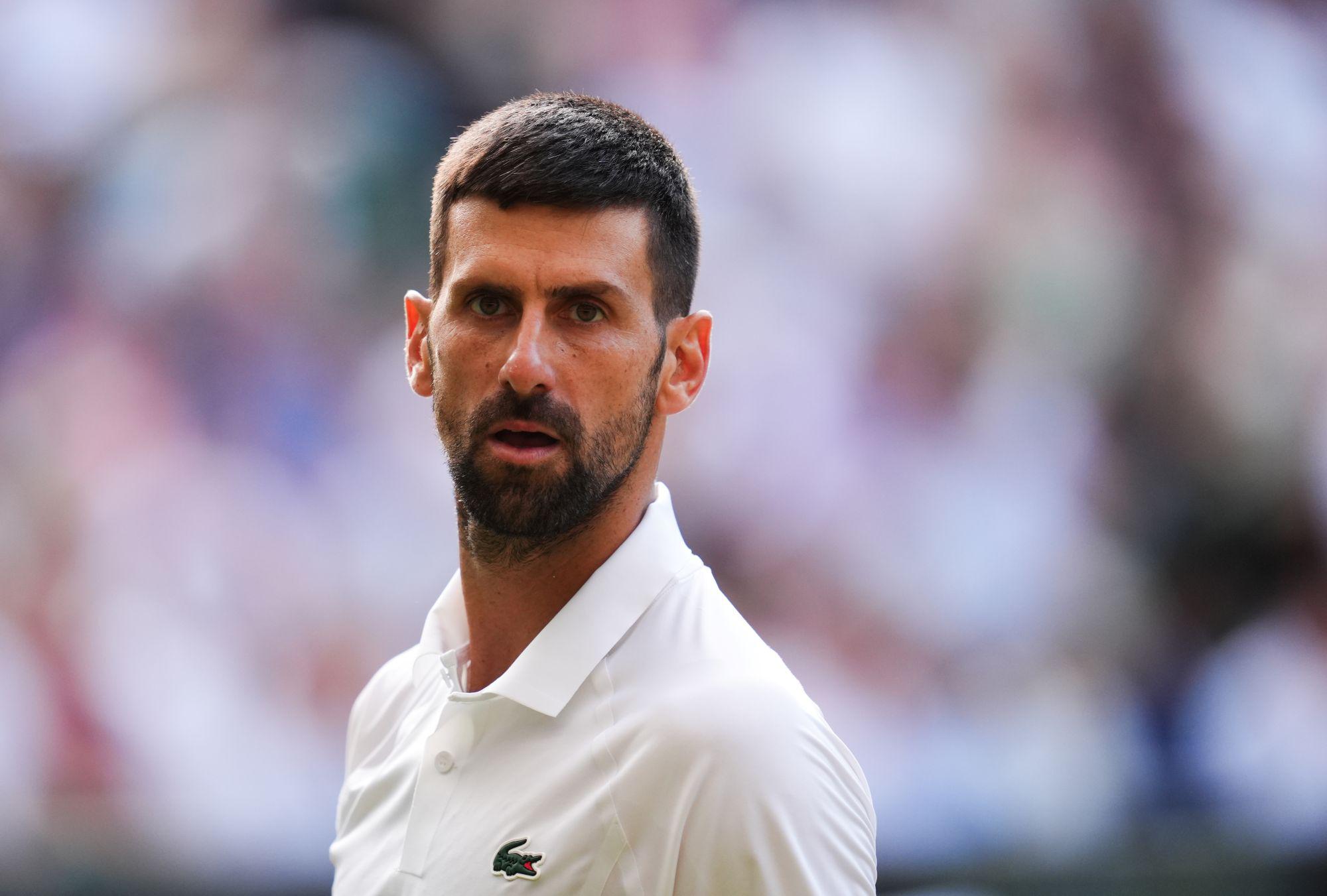 Djokovic, nervosismo a Wimbledon: litiga con la panchina