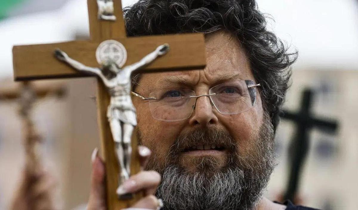 Mario Adinolfi ai domiciliari per truffa ed evasione fiscale