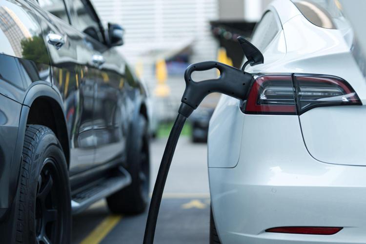 L’auto Ue al bivio: tra assedio cinese e ricerca di una nuova strategia europea