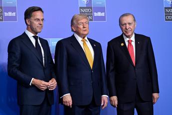 Il Segretario Generale della NATO Mark Rutte, il Presidente degli Stati Uniti Donald Trump e il Presidente della Turchia Tayyip Erdogan durante la Cerimonia di Benvenuto  al Vertice NATO ad Ankara, in Turchia (EMMI KORHONEN / LEHTIKUVA -FINLAND OUT/Sipa)