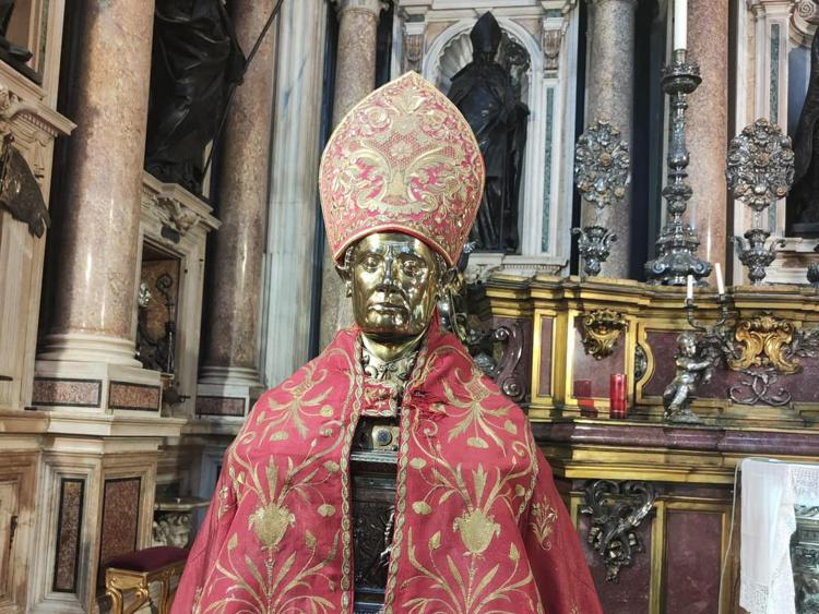 Copricapo di San Gennaro - (Foto Carabinieri)
