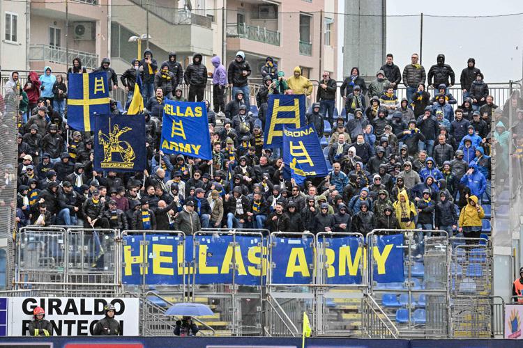 I tifosi dell'Hellas Verona - Ipa/Fotogramma
