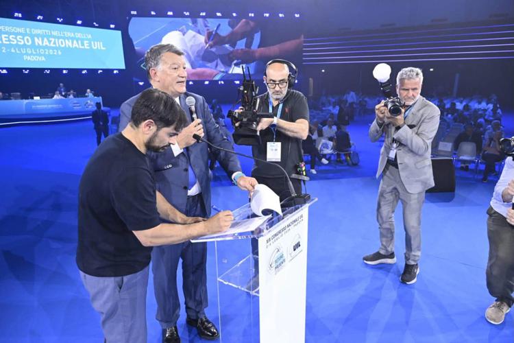 La firma dell'intesa - (Foto ufficio stampa)