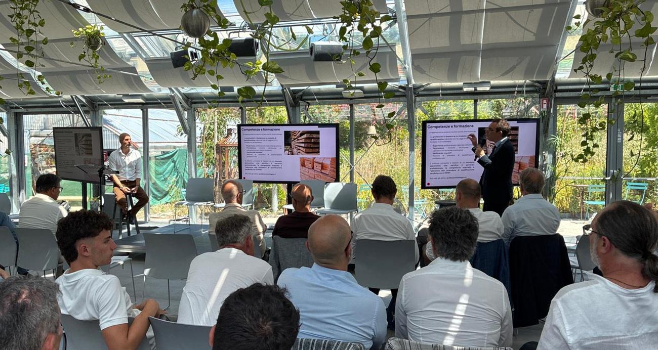 Paketleyiciden eko-tasarım teknisyenine kadar Ahşap Profesyonelleri Derneği doğdu