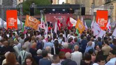 Centrosinistra, campo largo a Napoli: il comizio interrotto da Potere al Popolo - Video