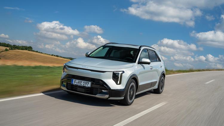 Kia rinnova Niro, il CUV ibrido punta su efficienza, tecnologia e sicurezza