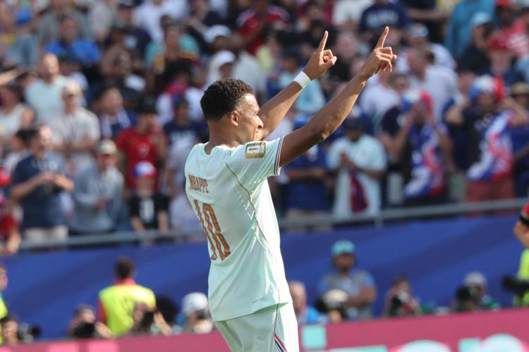 Mbappé esulta dopo il gol del vantaggio - IPA