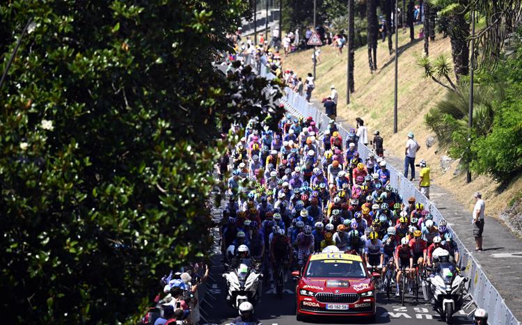 Gruppo compatto al Tour de France - Ipa/Fotogramma 