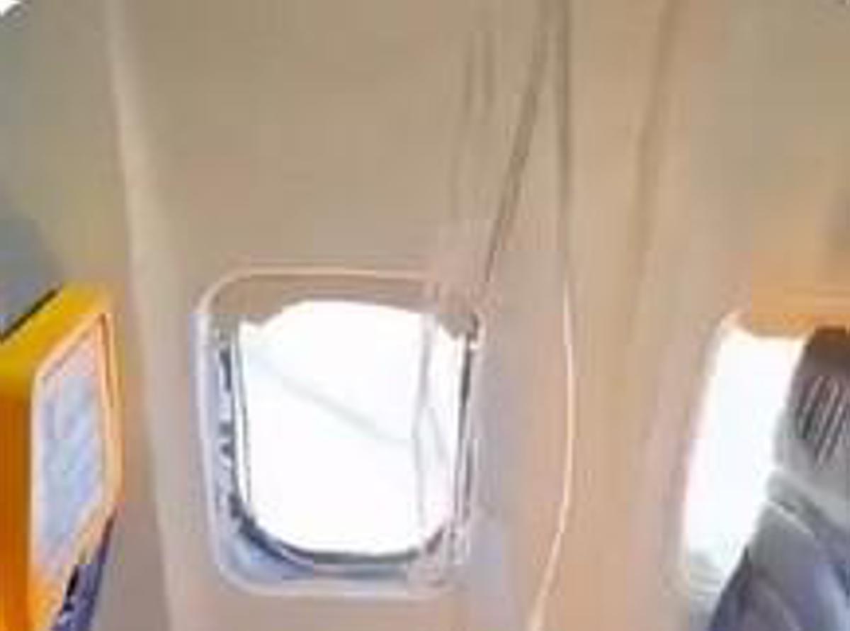 Terrore volo Ryanair, si rompe finestrino: passeggero rischia di essere risucchiato