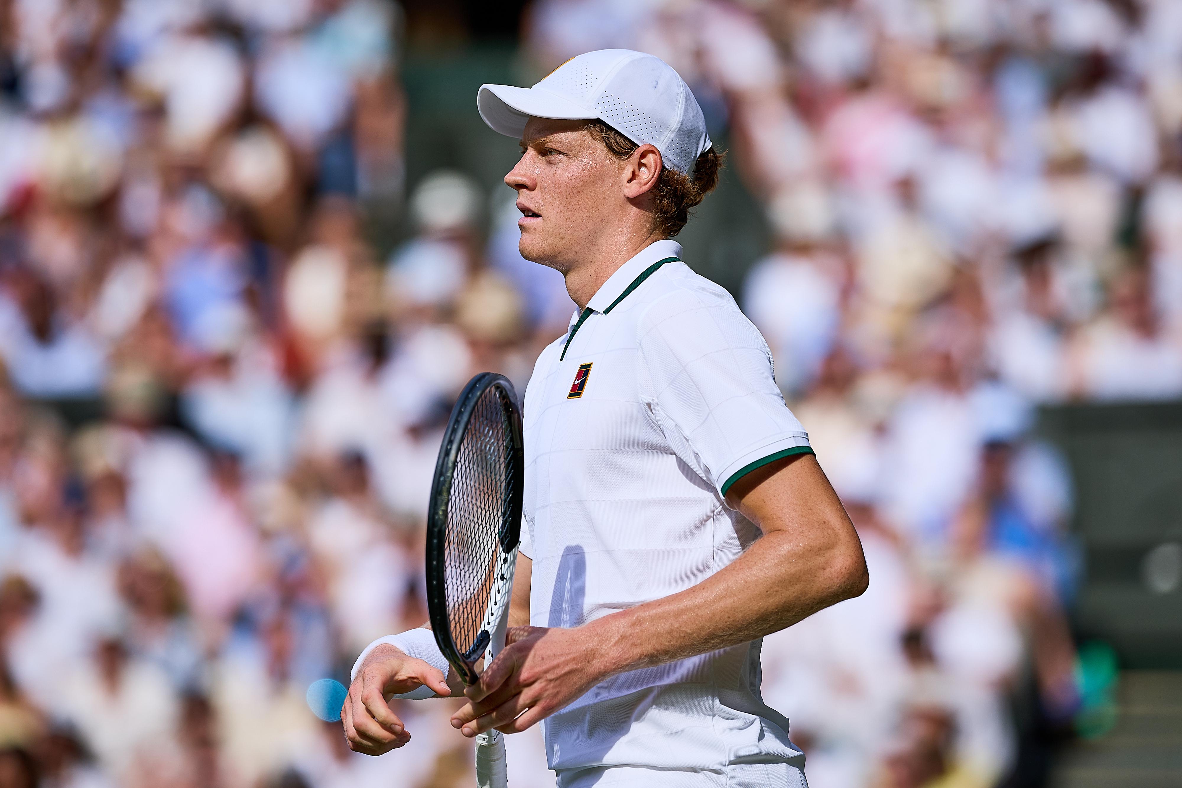 Wimbledon, Sinner sbaglia volée e si dispera: gesto 'insolito' di Jannik