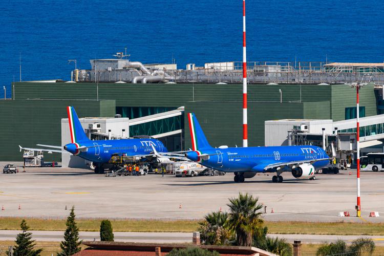 Nella foto, due airbus Ita Airways - (Foto Ipa)