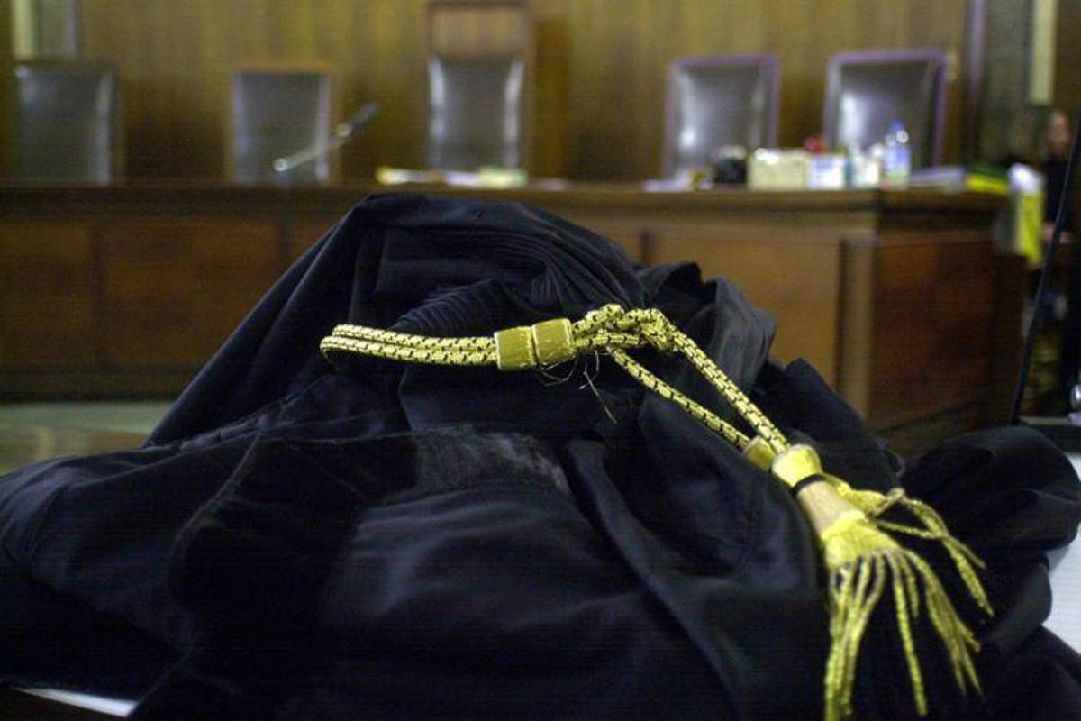 https://www.adnkronos.com/resources/02a7-2118433996e9-327f8d739ede-1000/format/huge/toga_tribunale_fg_1-0-3199754079.jpeg