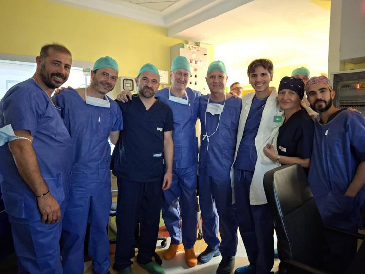Il team che ha eseguito l'intervento - Neuromed