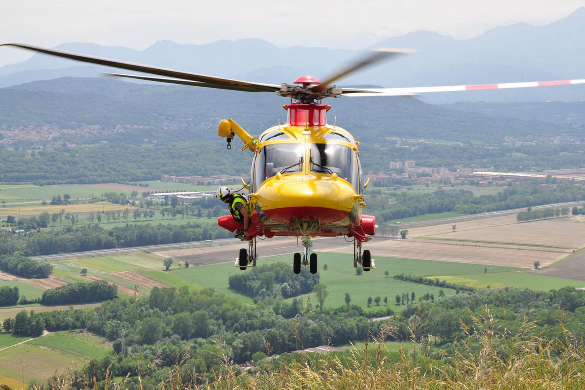 Anziana malata risucchiata in aria da elicottero del 118 a bassa quota, il figlio vince la causa