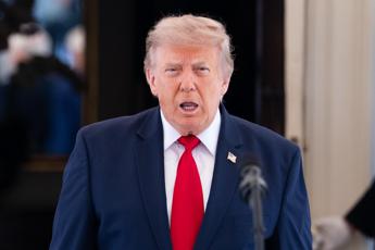 Iran, Trump 'guardiano' di Hormuz: tycoon tra rimborsi, blocco navale e terza ondata di raid