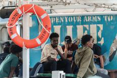 Migranti salvati in mare dalla Ong spagnola Open Arms
 - Fotogramma/Ipa