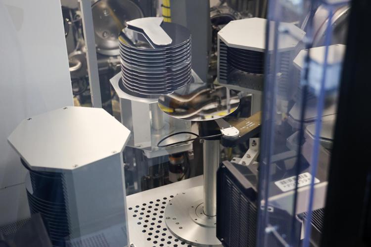 Interno di uno stabilimento per la produzione di microchip
 - Fotogramma/Ipa