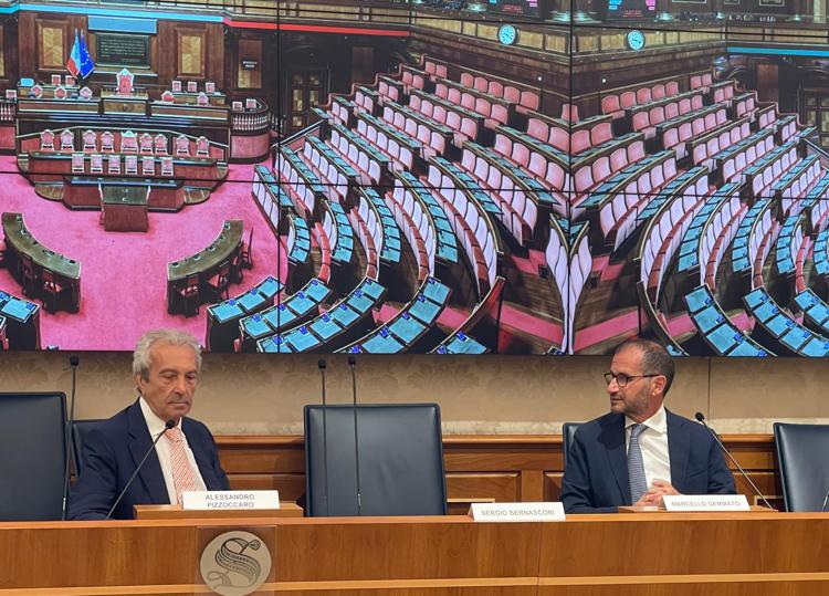Il sottosegretario alla Salute Marcello Gemmato e Alessandro Pizzoccaro, presidente di Guna,