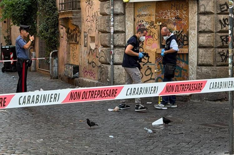 Rilievi sul luogo della sparatoria a Trastevere - Adnkronos