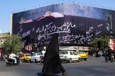 Murales Trump nella bara a Teheran - (Afp)
