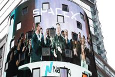 Times Square nel giorno della quotazione di SpaceX guidata da Elon Musk (Sipa Usa)