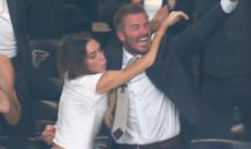 L'esultanza di Victoria e David Beckham - X