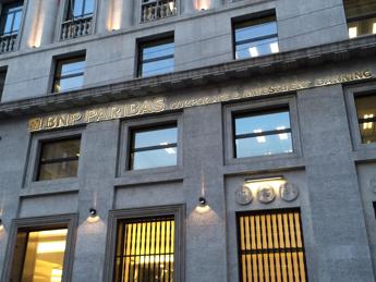 La sede milanese di Bnp Paribas, una delle pochissime banche Ue nella top ten mondiale - Foto Adnkronos