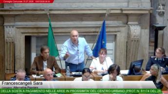 Bandecchi e la frase sessista in Consiglio comunale: 