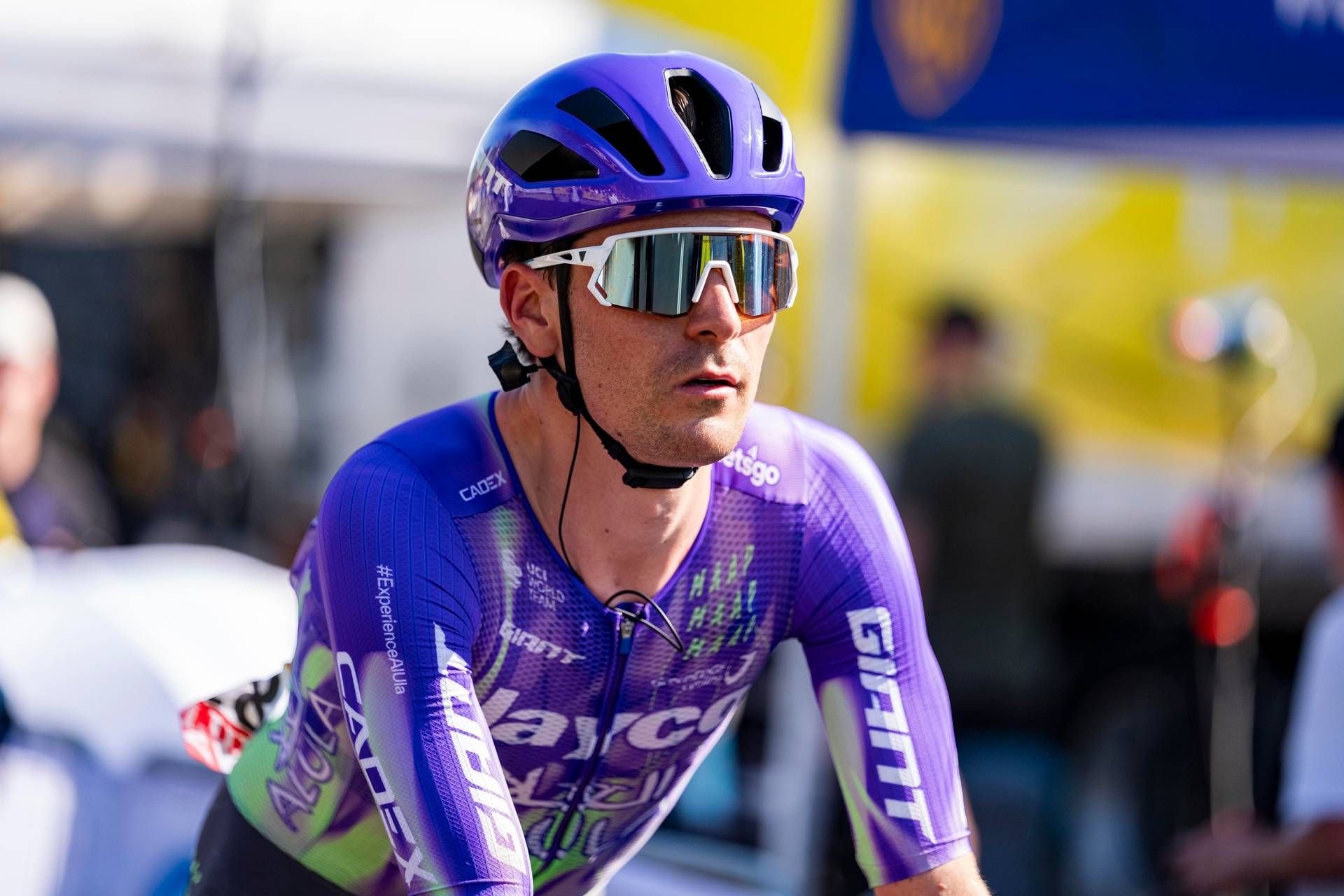 Schmid vince la 13/a tappa del Tour de France, Pogacar mantiene la maglia gialla