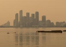 Toronto soffocata dal fumo degli incendi in Ontario - Ipa