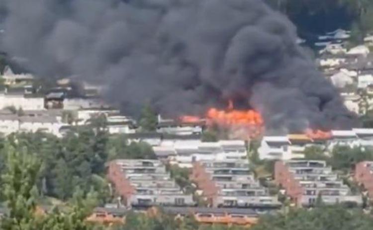 Case in fiamme a Krokstadelva, Norvegia - Breaking911 /X