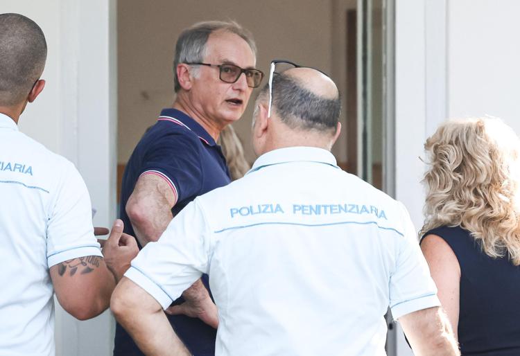 Mario Roggero al suo ingresso nel carcere di Bollate - Ipa