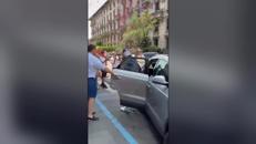 Crans Montana, la festa per il ritorno a casa del 16enne Leonardo Bove dopo sei mesi - Video