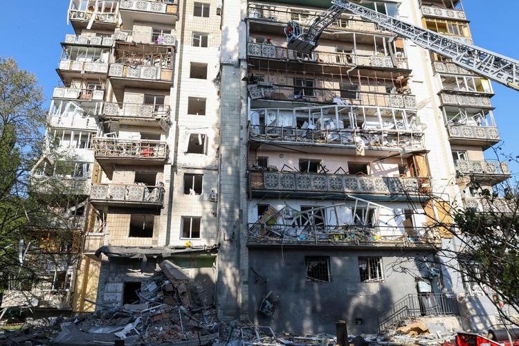 Macerie a Kiev dopo il raid russo nella notte - Afp