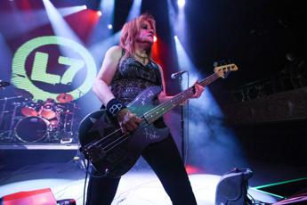 E' morta Jennifer Finch, la bassista delle L7 aveva 59 anni