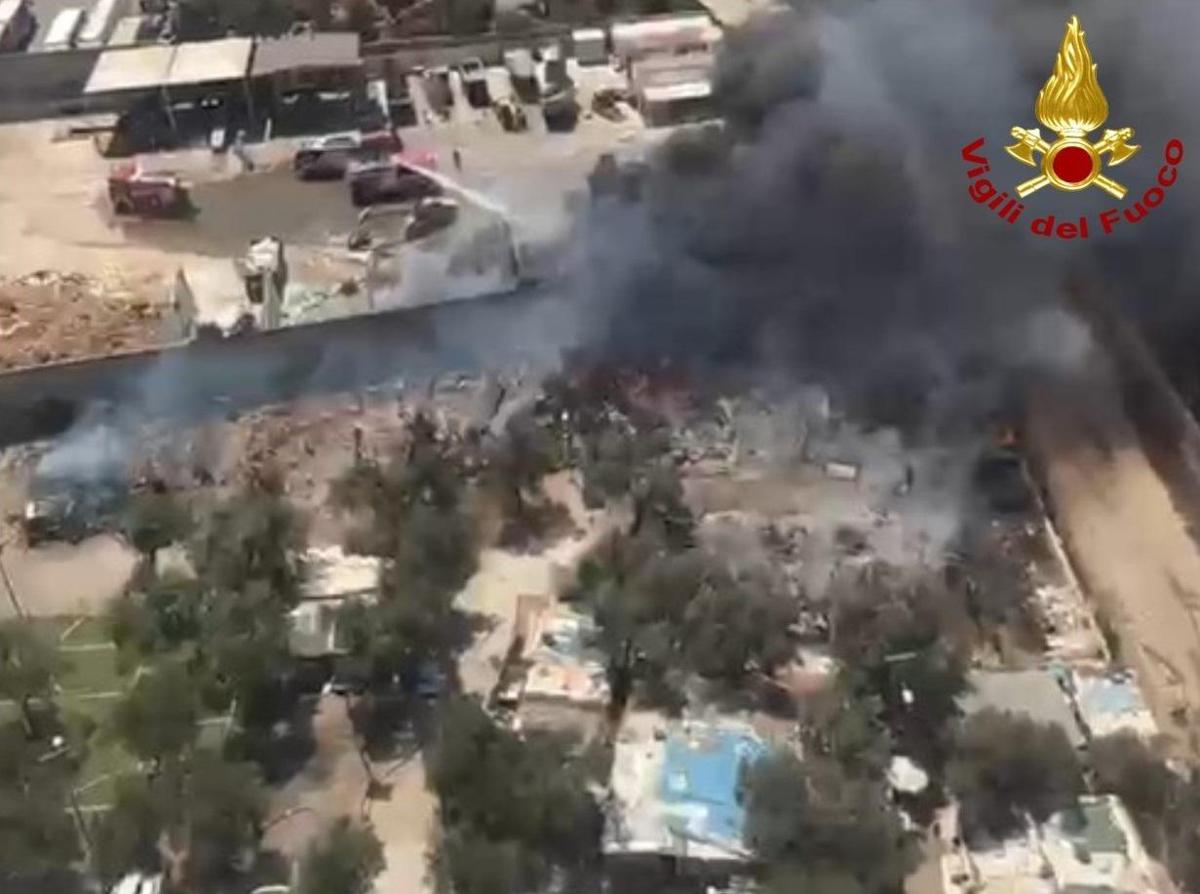 https://www.adnkronos.com/resources/02a7-21249222beae-d0d4c0aac6ab-1000/format/huge/bari_incendio.jpeg