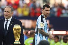 Lionel Messi e la coppa - Afp
