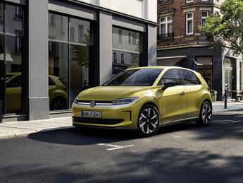 Volkswagen ID. Polo amplia la gamma con la batteria da 37 kWh