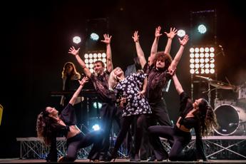 'Raffaella! Sognando la Carrà', in tour nei teatri lo spettacolo dedicato alla diva italiana