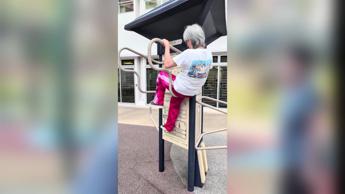 Parkour a 70 anni? A Singapore si può - Video