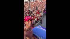 Ferran Torres, l'eroe dei Mondiali nella festa della Spagna col cappellino 'stile Trump' - Video