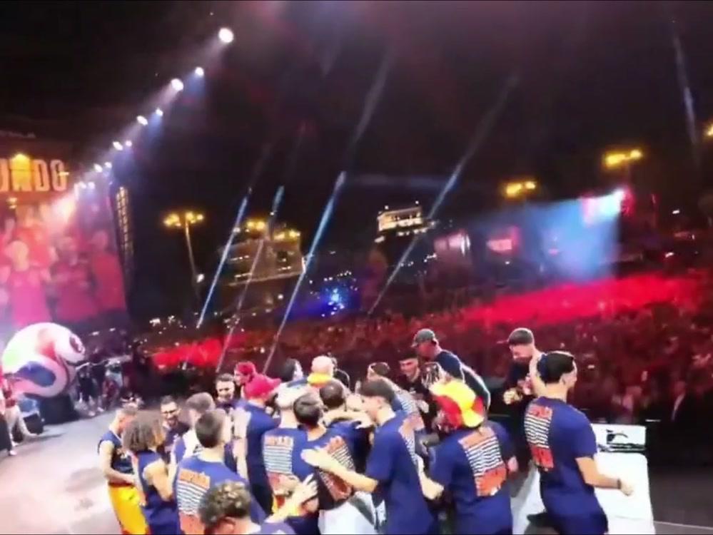 Spagna, De la Fuente cantante nella festa mondiale