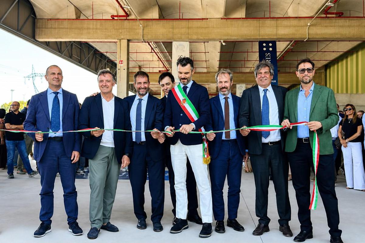 https://www.adnkronos.com/resources/02a7-212a1abf617f-c80fb2811c6c-1000/format/huge/hub_prato_taglio_nastro_comm.jpeg