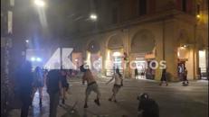 Scontri a Bologna, poliziotto ferito: 