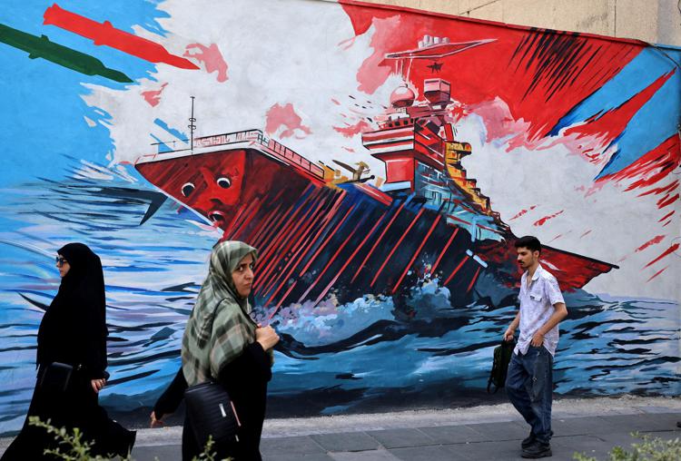 Nave Usa colpita da missili in un murales a Teheran, Iran - Afp
