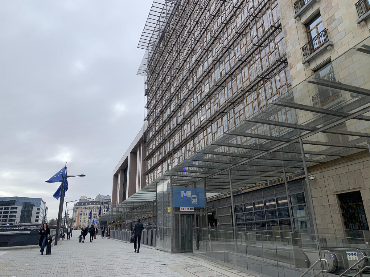 Ue, accordo sul 21esimo pacchetto sanzioni contro Russia: stretta su petrolio, finanza e flotta ombra
