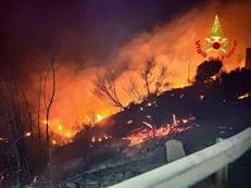 Incendi, in pochi giorni 540 interventi nel palermitano