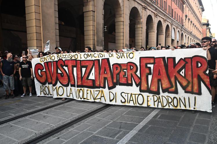 Bologna, manifestazione per Fakir - Ipa