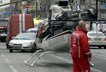 Soccorsi e polizia a San Pietroburgo - Afp