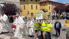 Bimba morta in piscina, a Suisio l'ultimo addio ad Alice - Video